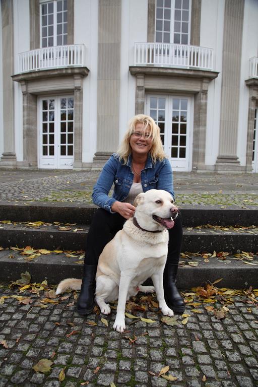 Anja mit ihrem Labrador "Alaska"